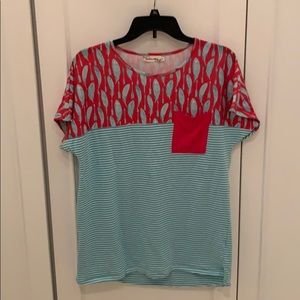 Adorable turquoise and hot pink shirt w/feathers